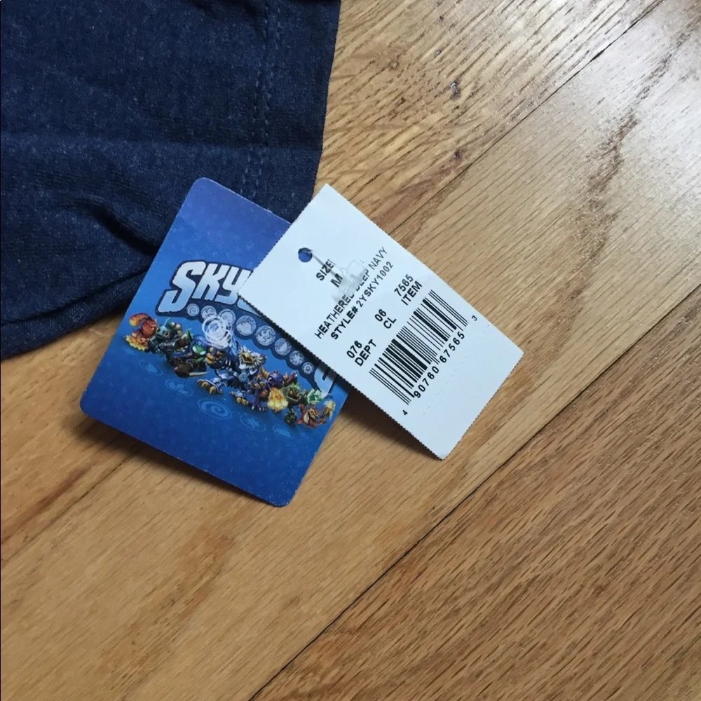 NWT! Youth size Skylander shirt! (Free wallet )❗️ - Picture 2 of 3
